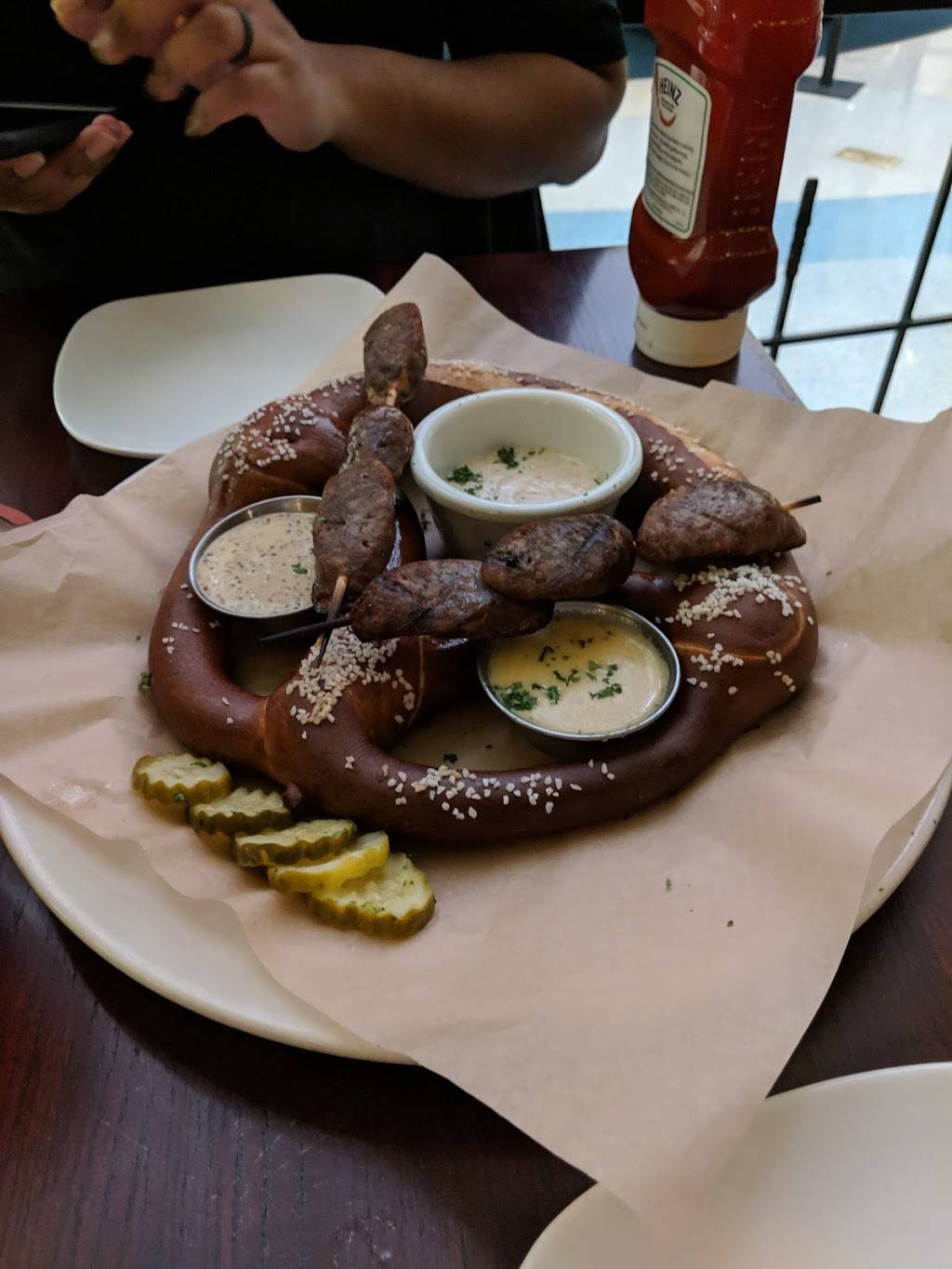 Gordon Biersch Brewery Restaurant | restaurant | 7861 Tysons Corner Center, McLean, VA 22102, USA | 7033885454 OR +1 703-388-5454