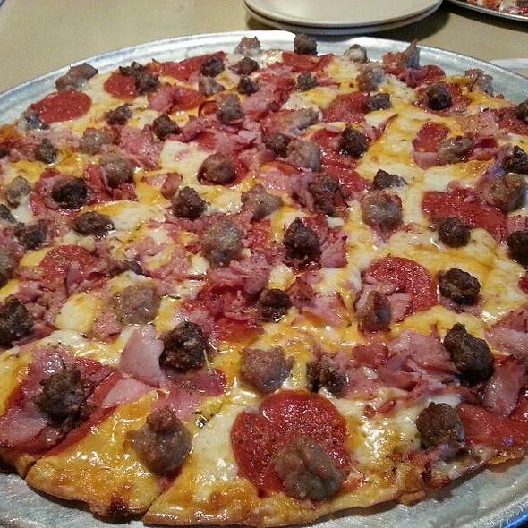 Genos Pizza | restaurant | 561 E White St, Preston, IA 52069, USA | 5636895541 OR +1 563-689-5541