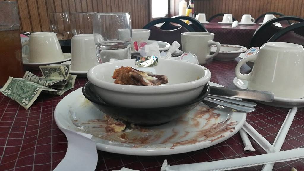 Tiffanys Family Restaurant | restaurant | 414 E Lake St, Topeka, IN 46571, USA | 2605932988 OR +1 260-593-2988