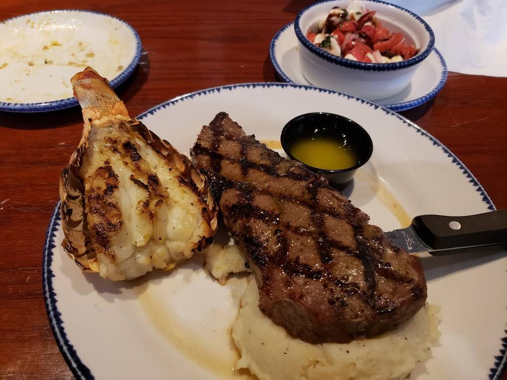 Red Lobster | restaurant | 4625 N Sterling Ave, Peoria, IL 61615, USA | 3096867716 OR +1 309-686-7716