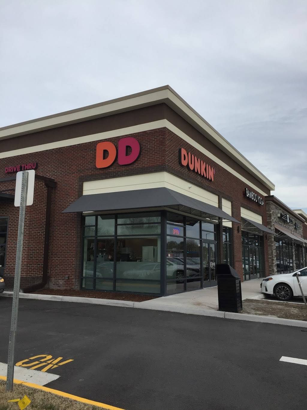 Dunkin Donuts | restaurant | 1116 Volvo Pkwy, Chesapeake, VA 23320, USA | 7575477271 OR +1 757-547-7271