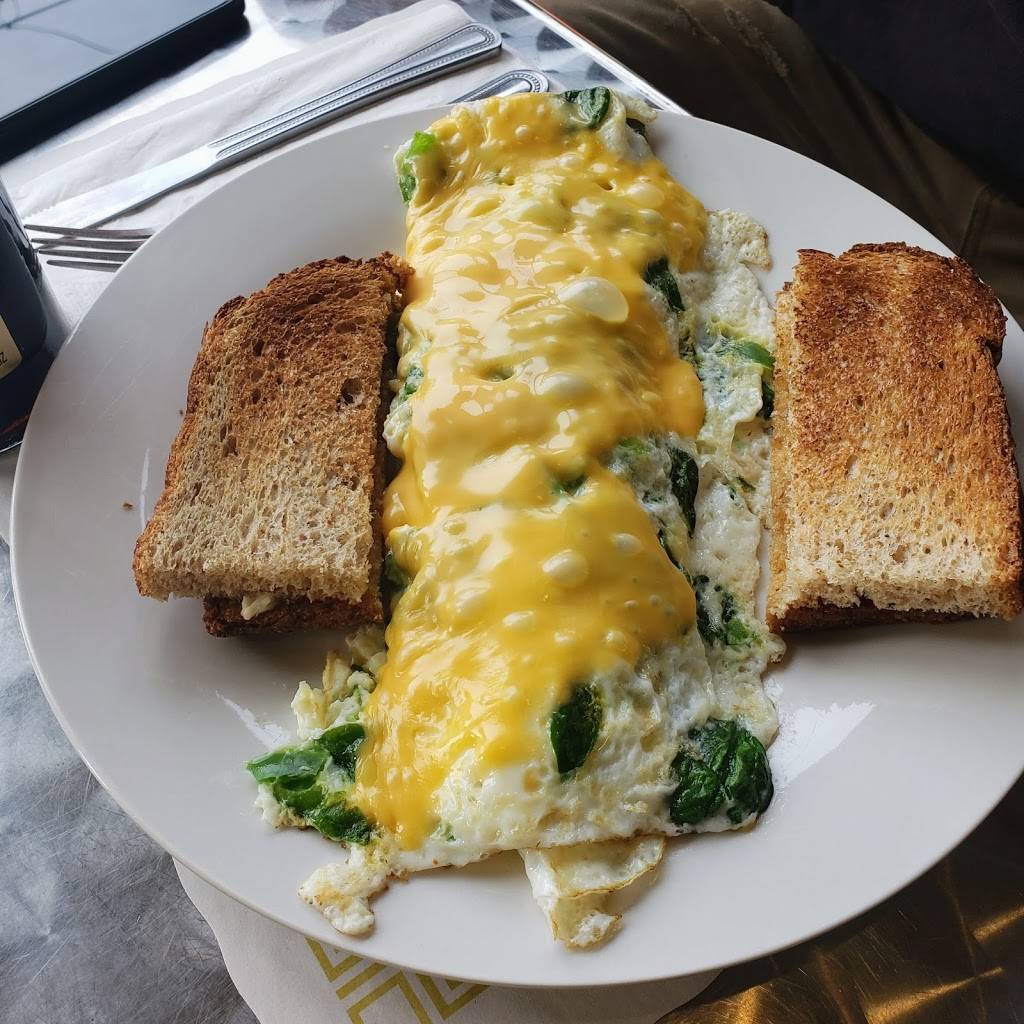 Giulias Cucina & Dessert | restaurant | 1611-13 Bay Ridge Pkwy, Brooklyn, NY 11204, USA | 7182592900 OR +1 718-259-2900