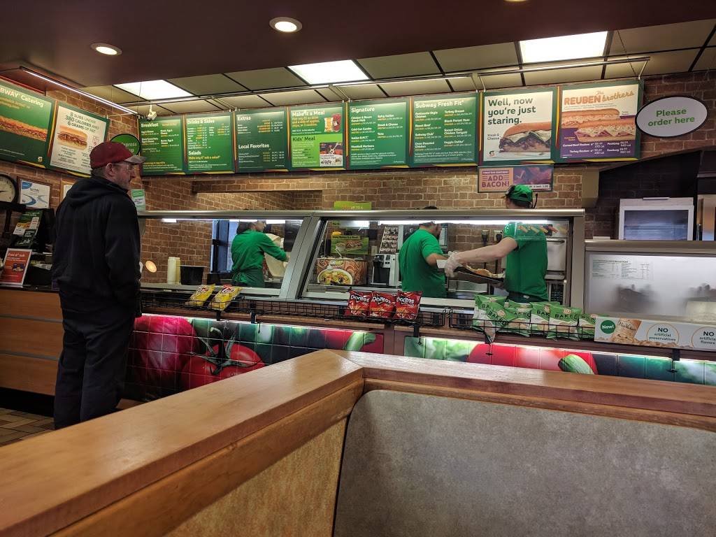Subway | restaurant | 904 N Euclid Ave, Bay City, MI 48706, USA | 9896670400 OR +1 989-667-0400