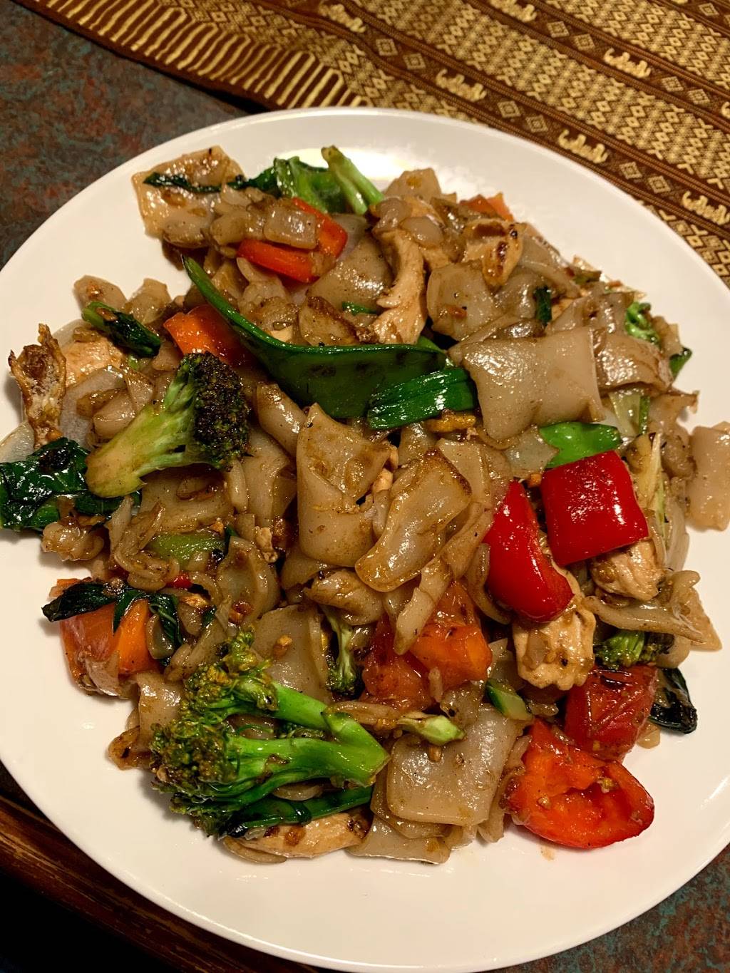 Thai Town | restaurant | 5130 W 38th St, Indianapolis, IN 46254, USA | 3177569995 OR +1 317-756-9995