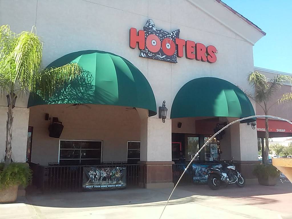 Hooters | restaurant | 7743 N Blackstone Ave, Fresno, CA 93720, USA | 5594319464 OR +1 559-431-9464