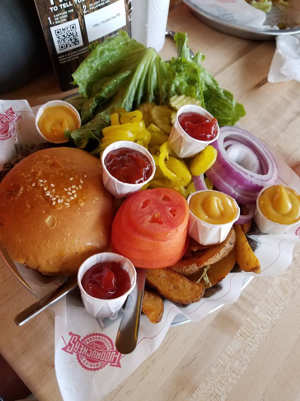 Fuddruckers | restaurant | 300 Town Center Rd, Matteson, IL 60443, USA | 7087477763 OR +1 708-747-7763