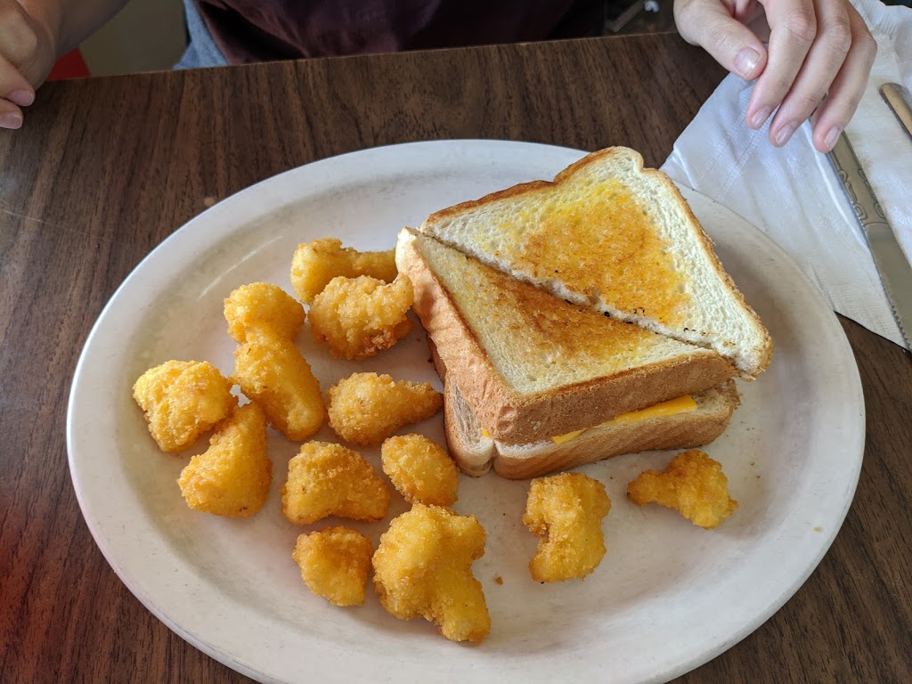 J&Bs Olde Tyme Family Restaurant | restaurant | 101 Main St, Eminence, MO 65466, USA | 5732263878 OR +1 573-226-3878