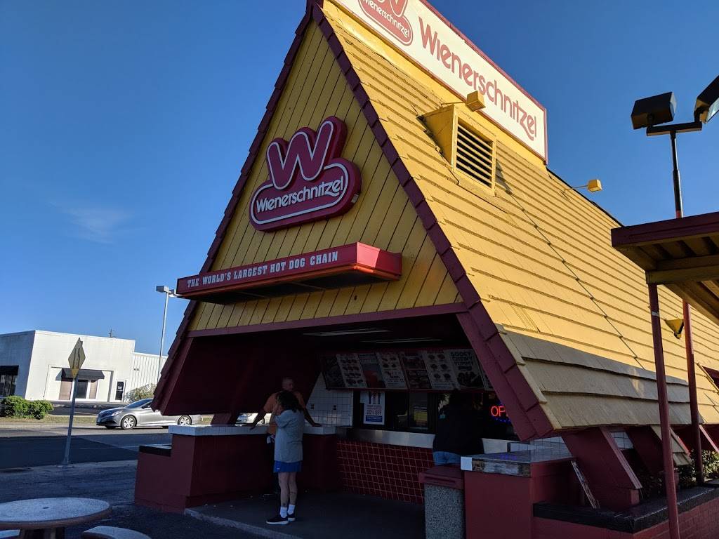 Wienerschnitzel | restaurant | 3555 S Padre Island Dr, Corpus Christi, TX 78415, USA | 3618556821 OR +1 361-855-6821
