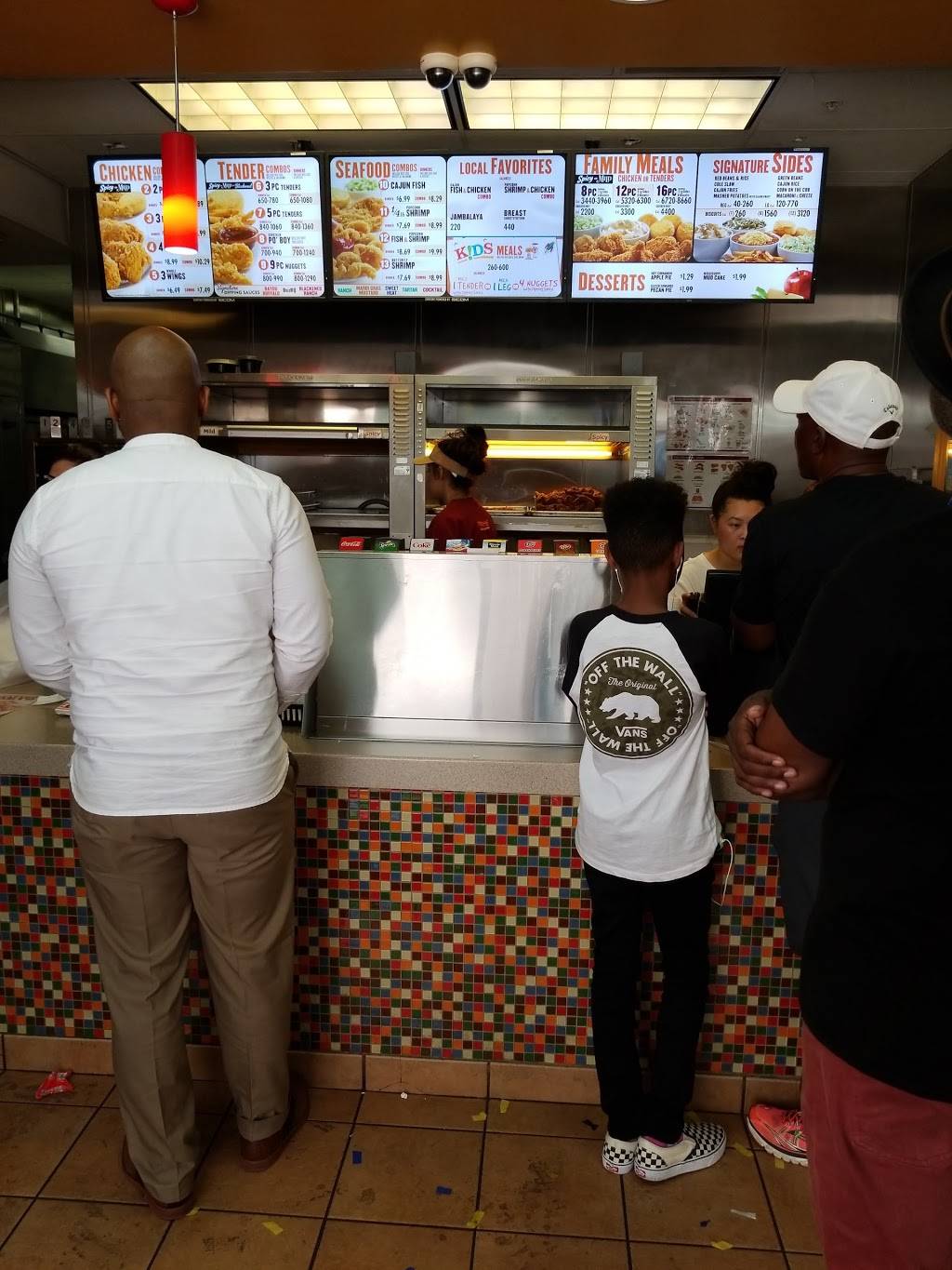 Popeyes Louisiana Kitchen | restaurant | 1200 Clay St, Oakland, CA 94612, USA | 5104630188 OR +1 510-463-0188