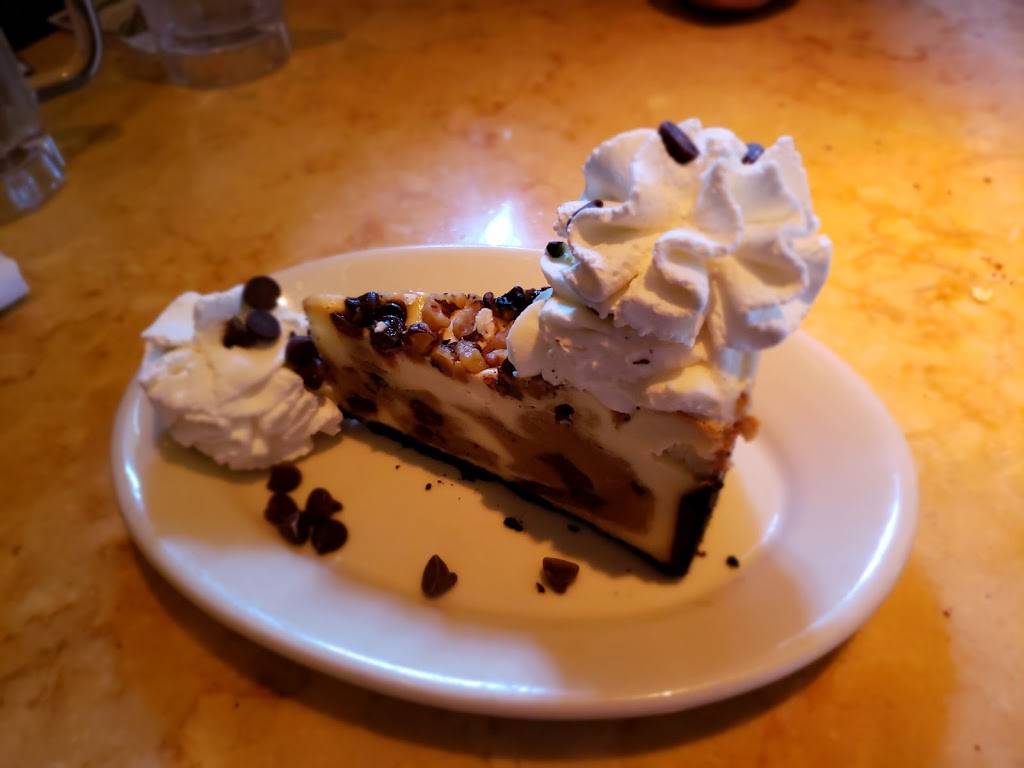 The Cheesecake Factory | restaurant | 210 Andover St, Peabody, MA 01960, USA | 9785387599 OR +1 978-538-7599
