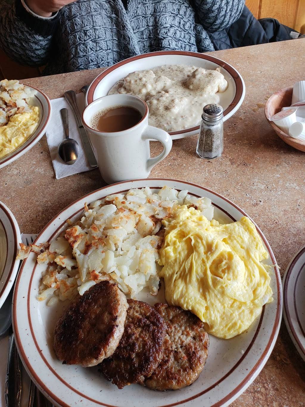 Country Charm Restaurant | restaurant | 2034, 101 Lincolnway Dr, New Lenox, IL 60451, USA | 8154853996 OR +1 815-485-3996