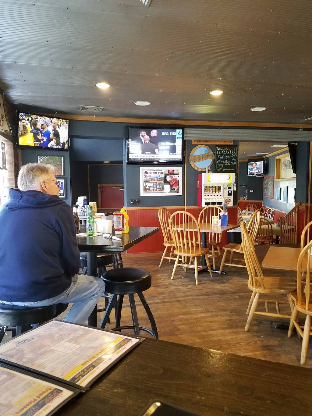 Mr Jackss Sports Bar & Grill | restaurant | 105 W Westover St, East Tawas, MI 48730, USA | 9893056506 OR +1 989-305-6506