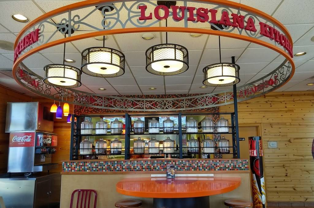 Popeyes Louisiana Kitchen | restaurant | 10430 Montwood Dr, El Paso, TX 79935, USA | 9155936226 OR +1 915-593-6226