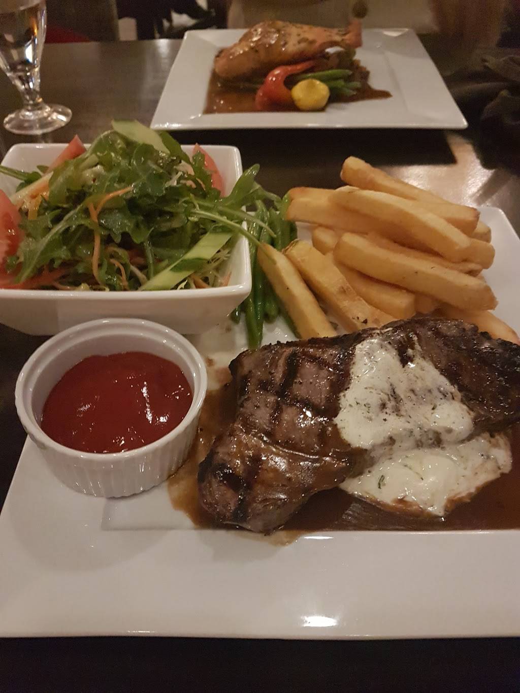 Crosswinds Restaurant and Bar | restaurant | 950 Dixon Rd, Etobicoke, ON M9W 5N4, Canada | 4166759444 OR +1 416-675-9444