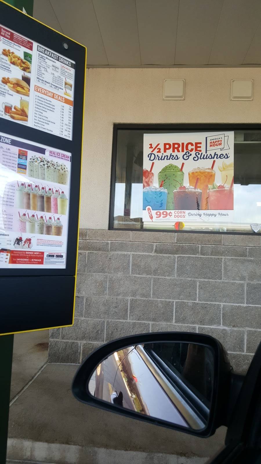 Sonic Drive-In | restaurant | 8431 Lucas and Hunt Rd, St. Louis, MO 63136, USA | 3143823031 OR +1 314-382-3031