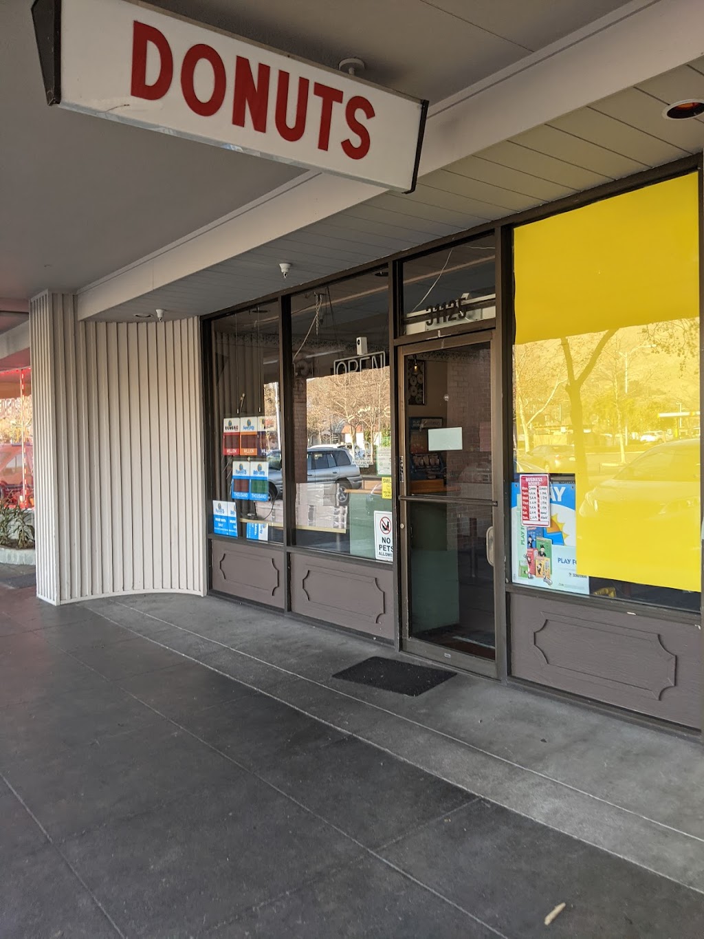 Fairway Park Donuts | bakery | 31125 Mission Blvd, Hayward, CA 94544, USA | 5104313143 OR +1 510-431-3143