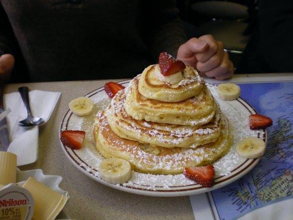 Donna Maes Diner | restaurant | 215 Eugenie St W, Windsor, ON N8X 2X7, Canada | 5199692233 OR +1 519-969-2233