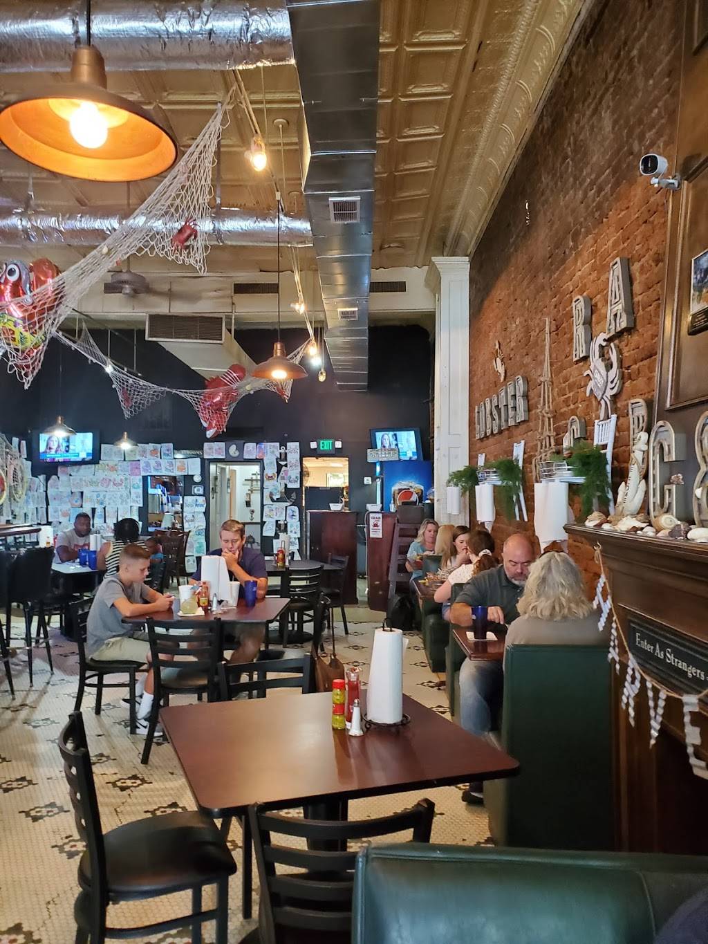 C & J’s Crab Shack & Bar | restaurant | 514 Broad St, Gadsden, AL 35901, USA | 2566466983 OR +1 256-646-6983