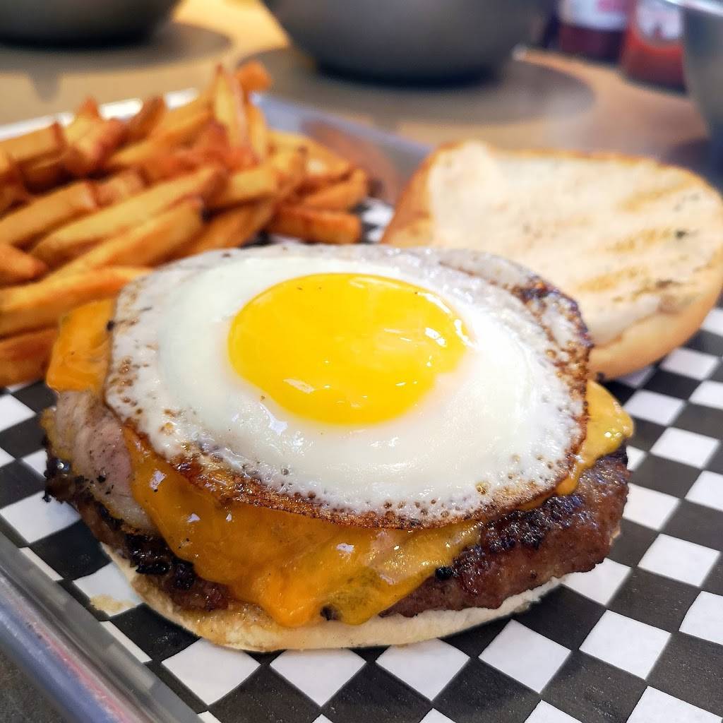 Petes Big Bite Burgers | restaurant | 817 Dundas St W, Whitby, ON L1N 2N5, Canada | 9056688566 OR +1 905-668-8566