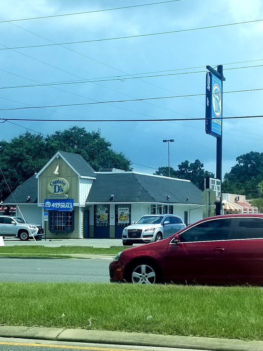 Captain Ds | restaurant | 8090 N Davis Hwy, Pensacola, FL 32514, USA | 8504787157 OR +1 850-478-7157