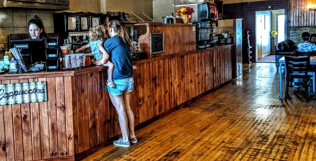 Pumpkinvine Cafe | restaurant | 230 Morton St, Shipshewana, IN 46565, USA | 2607683125 OR +1 260-768-3125