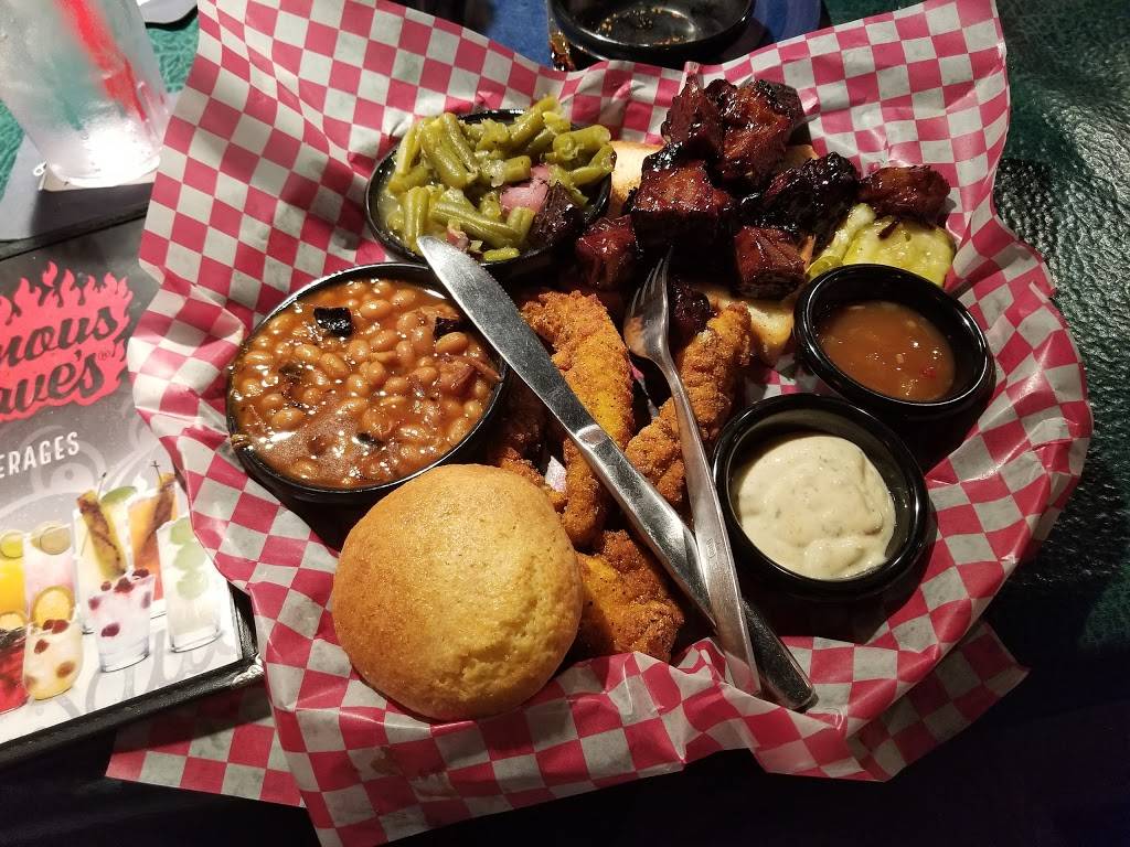 Famous Daves Bar-B-Que | restaurant | 208 Advantage Pl, Knoxville, TN 37922, USA | 8656949990 OR +1 865-694-9990