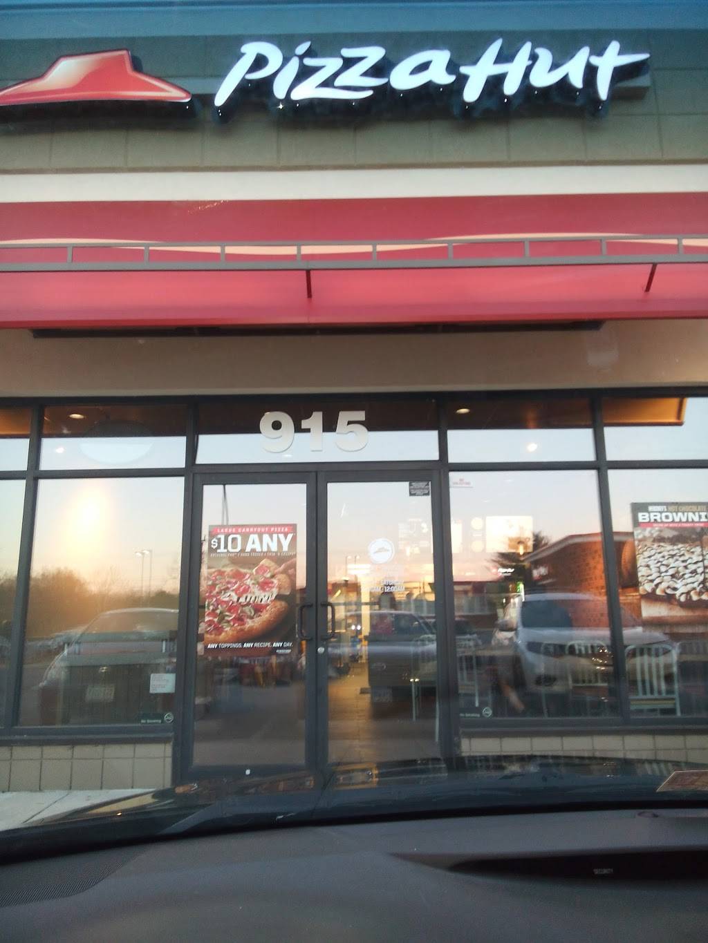 Pizza Hut | meal takeaway | 915 S Main St, Farmville, VA 23901, USA | 4343923253 OR +1 434-392-3253