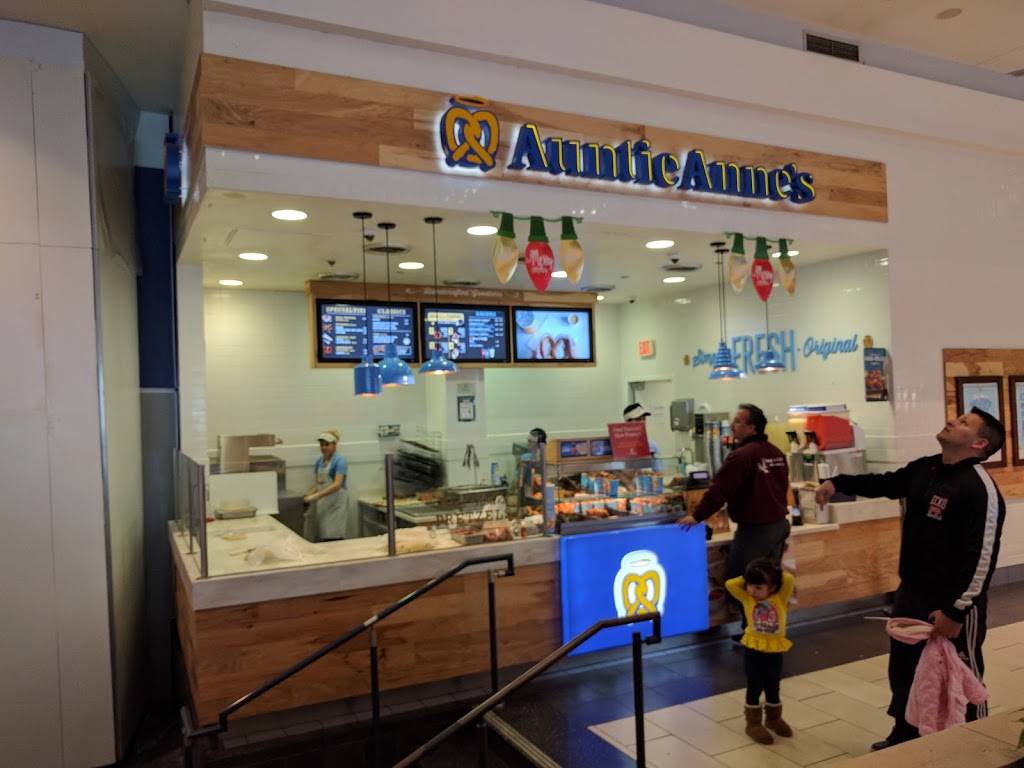 Auntie Annes | cafe | 2200 Eastridge Mall Dr space 1096, San Jose, CA 95122, USA | 4085310357 OR +1 408-531-0357