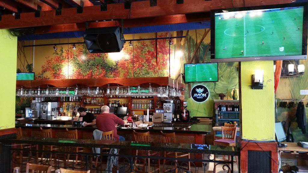 Lalos on maxwell | restaurant | 733 W Maxwell St, Chicago, IL 60607, USA | 3124559380 OR +1 312-455-9380