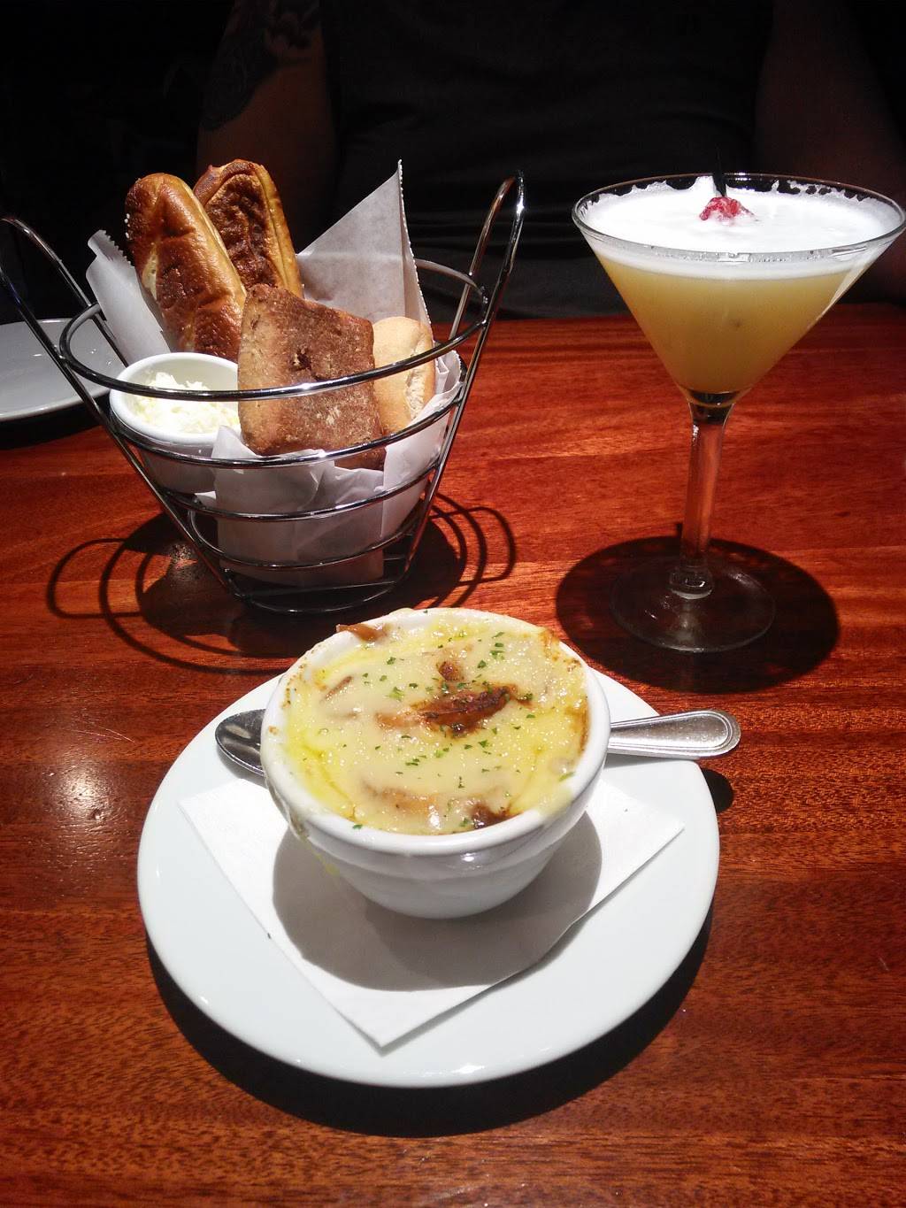 Stonewood Grill & Tavern | restaurant | 17050 Palm Pointe Dr, Tampa, FL 33647, USA | 8139780388 OR +1 813-978-0388