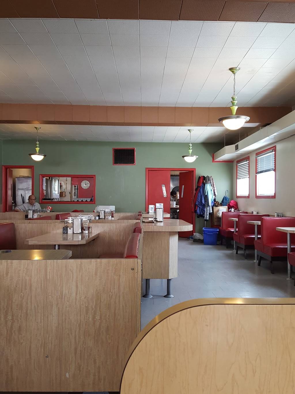 Black & White Restaurant & Soda Bar | restaurant | 252 St Andrew St W, Fergus, ON N1M 1N7, Canada | 5198431140 OR +1 519-843-1140