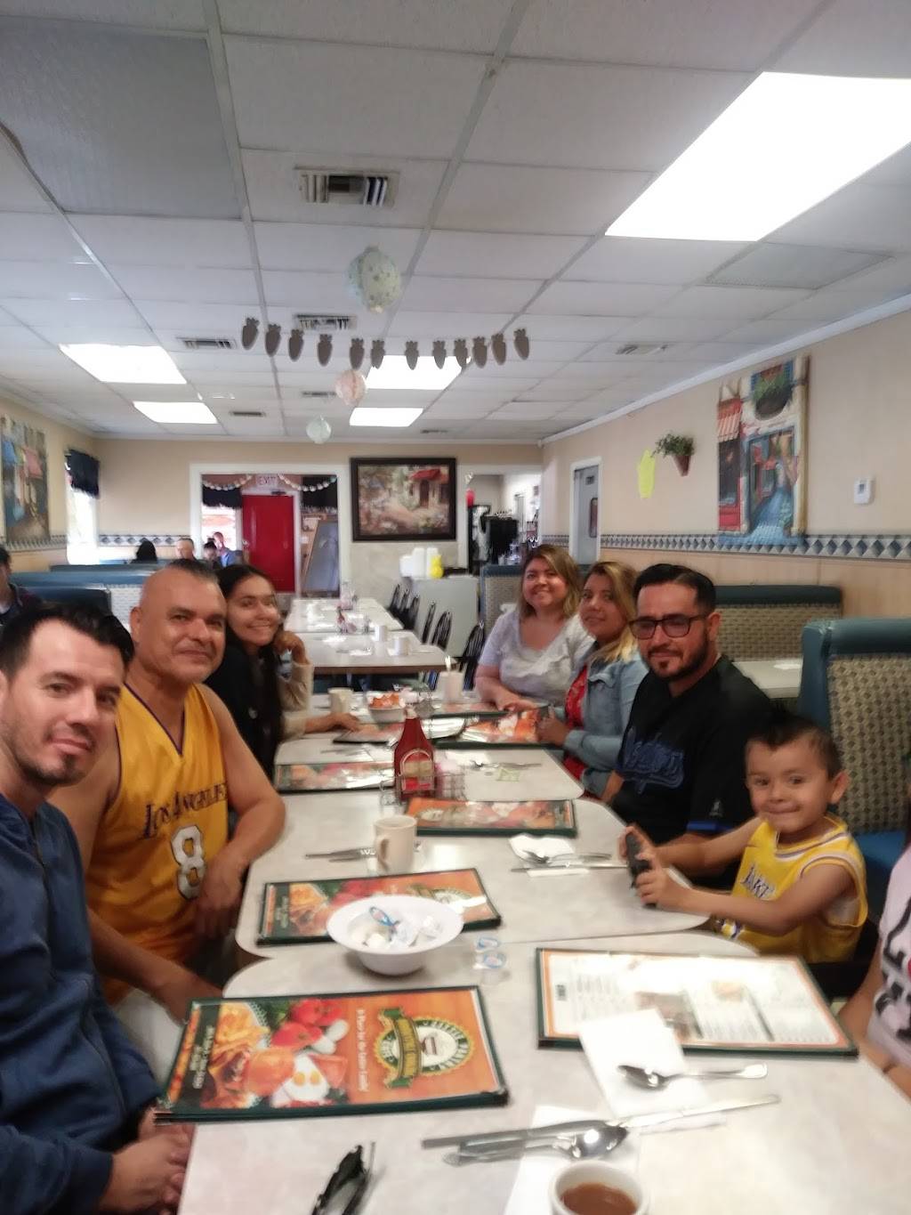 Little Pantry Cafe | restaurant | 980 State St F2, Hemet, CA 92543, USA | 9519290908 OR +1 951-929-0908