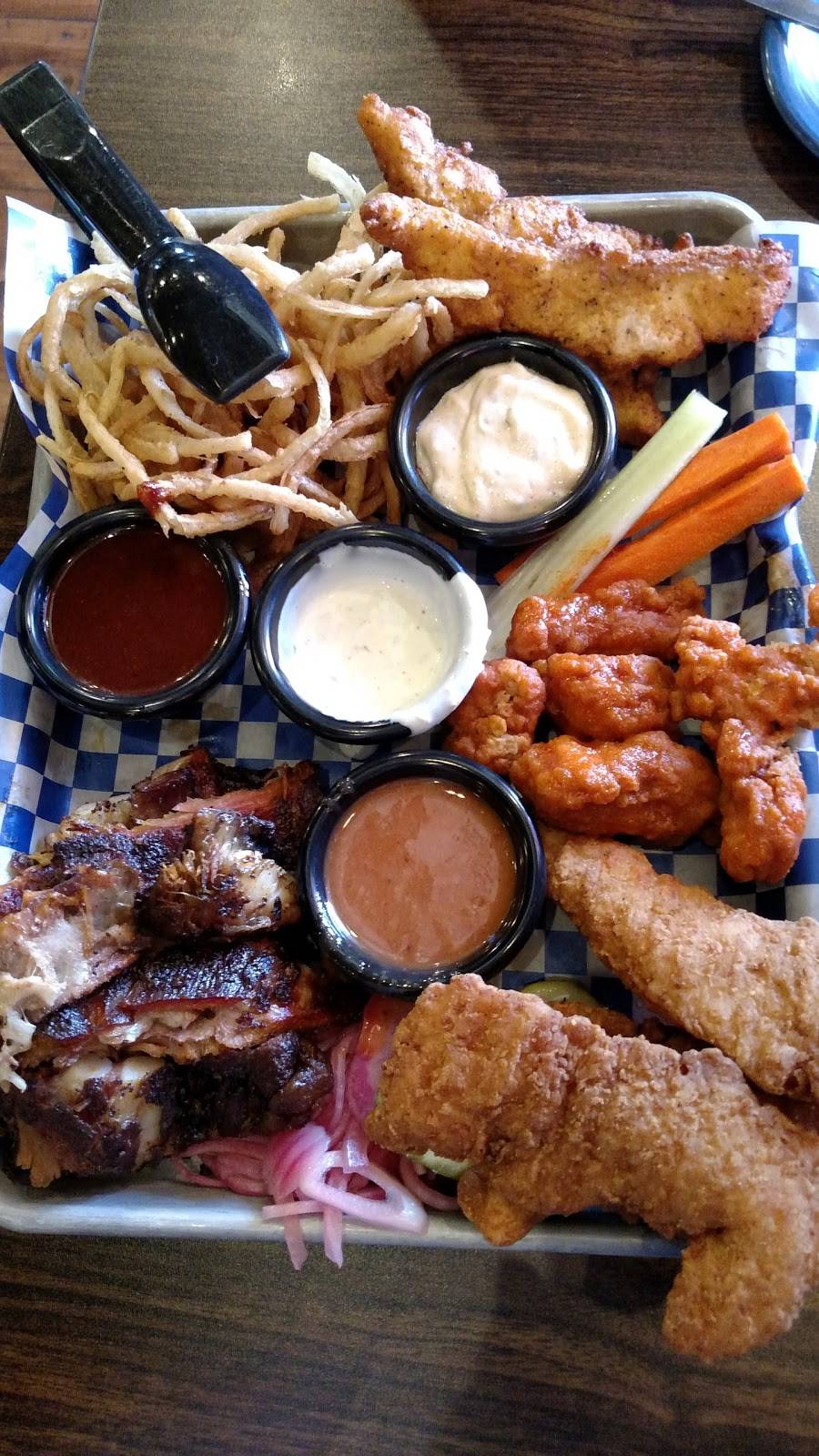 Famous Daves Bar-B-Que | restaurant | 431 16th Ave NW, Rochester, MN 55901, USA | 5072824200 OR +1 507-282-4200