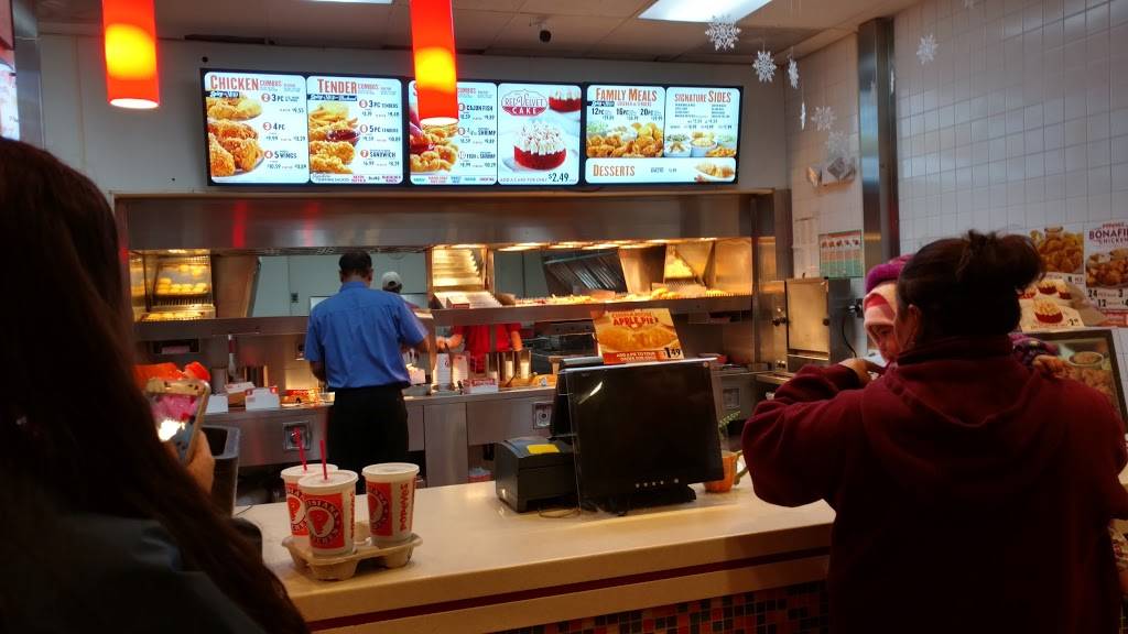 Popeyes Louisiana Kitchen | restaurant | 5007 Columbia Pike, Arlington, VA 22204, USA | 7036716336 OR +1 703-671-6336