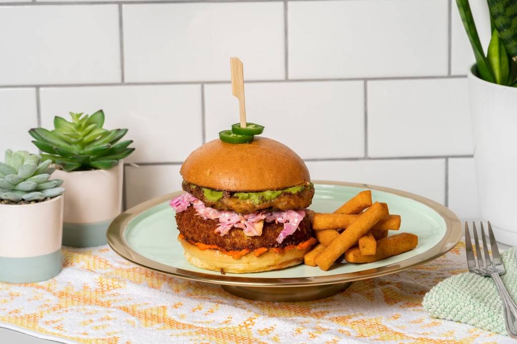 Julians | restaurant | 111 Avenue du Mont-Royal O, Montréal, QC H2T 2S9, Canada | 5143794622 OR +1 514-379-4622