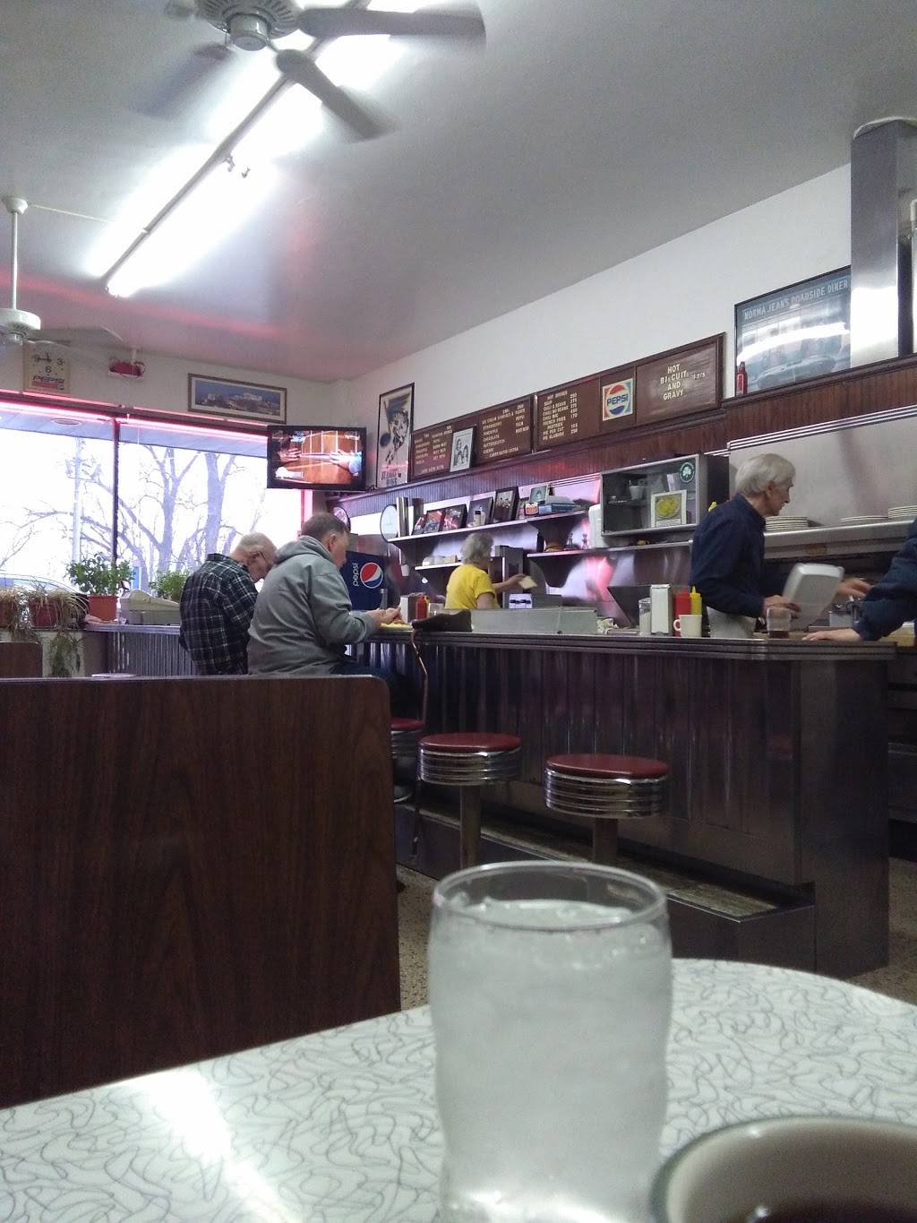 G-B Grill | restaurant | 1858 E Broadway, Alton, IL 62002, USA | 6184659896 OR +1 618-465-9896