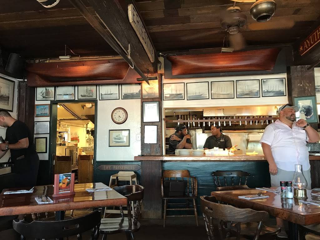 The Black Dog Tavern | restaurant | 20 Beach Street Extension, Vineyard Haven, MA 02568, USA | 5086939223 OR +1 508-693-9223