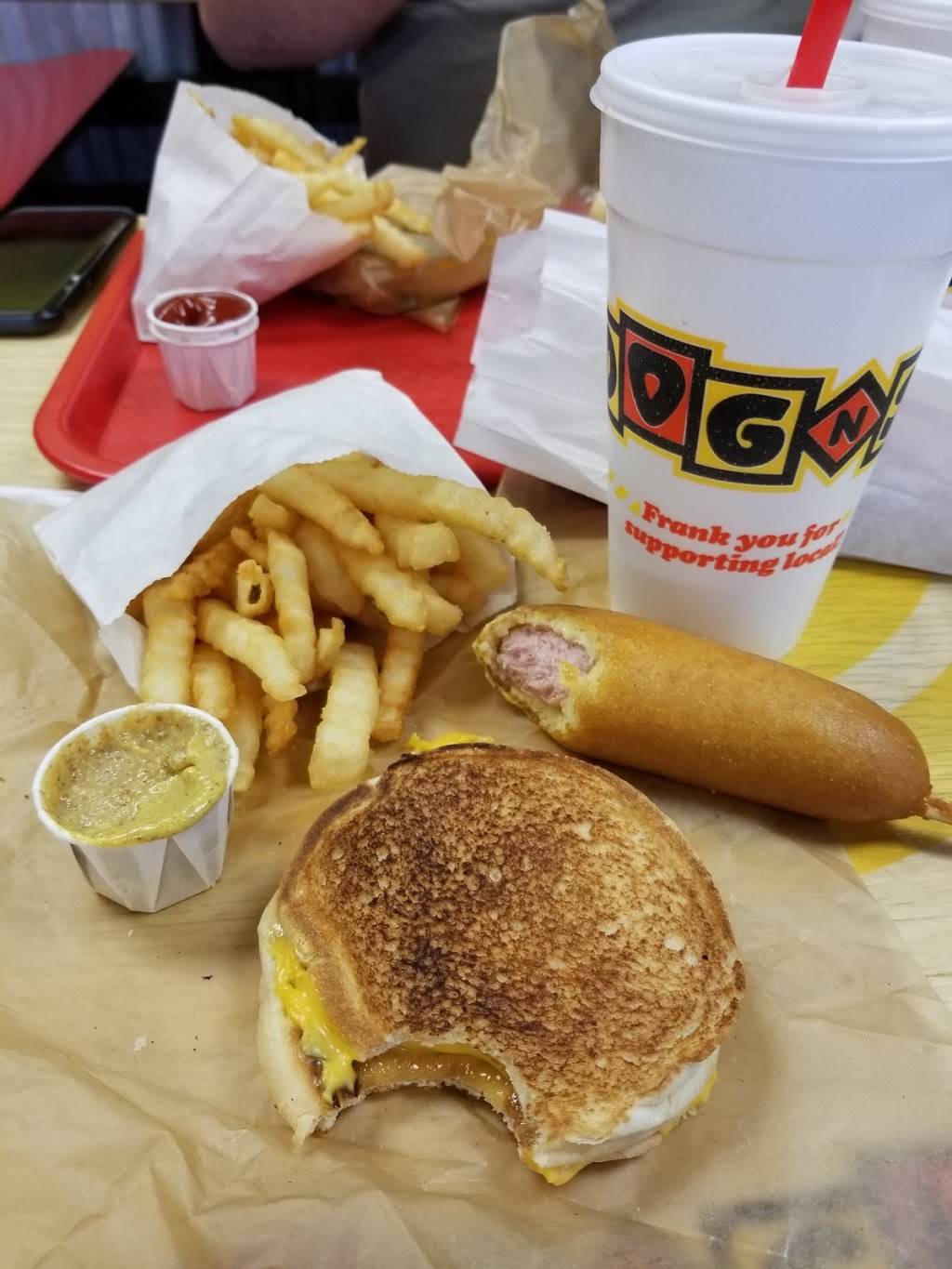 Dog-N-Shake | restaurant | 8800 W Maple St, Wichita, KS 67209, USA | 3167223971 OR +1 316-722-3971