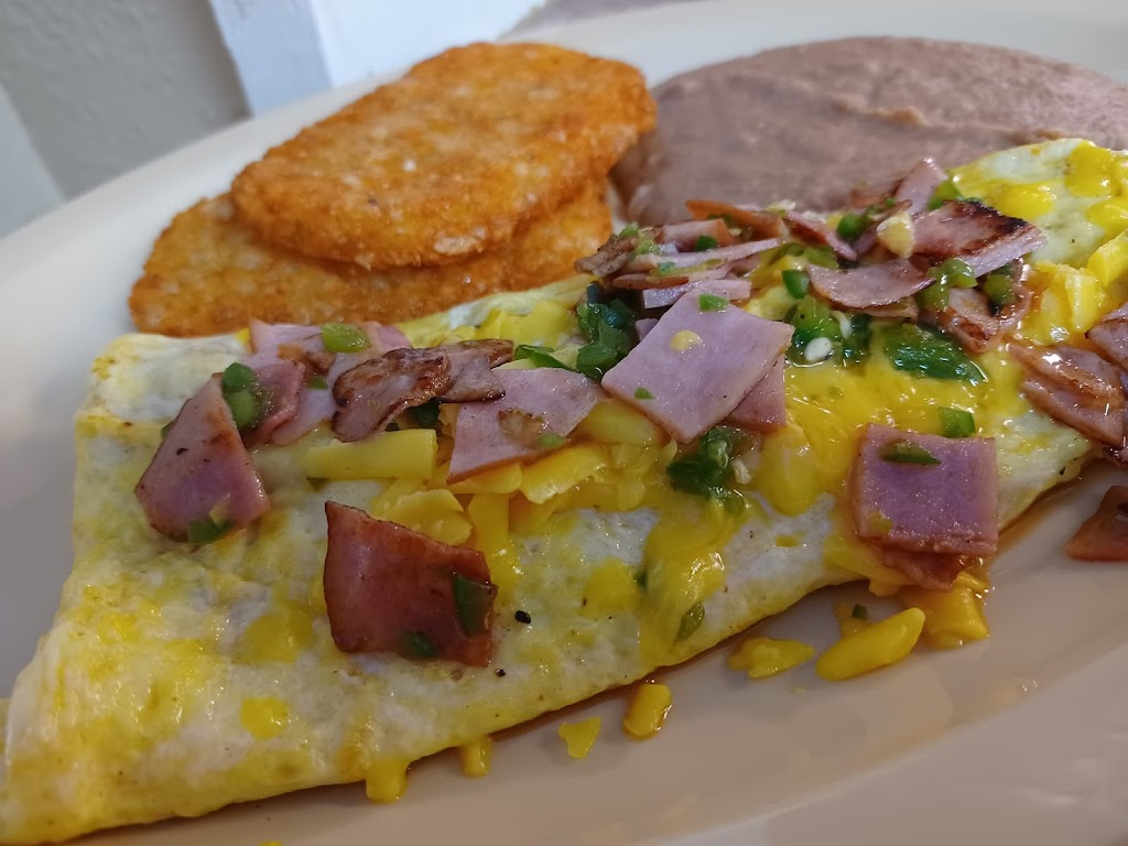 Roosters Country Cafe | restaurant | 14362 US-83 BUS, Harlingen, TX 78552, USA | 9562304444 OR +1 956-230-4444