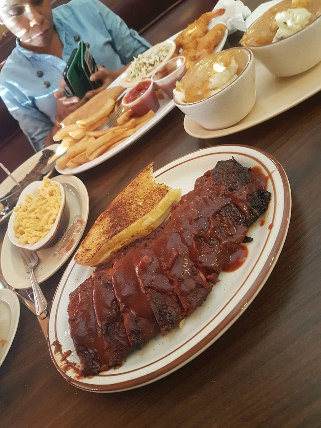 Chris & Pitts BBQ Restaurant | restaurant | 9839 Artesia Blvd, Bellflower, CA 90706, USA | 5628679160 OR +1 562-867-9160