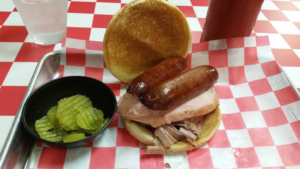 When Pigs Fly BBQ | restaurant | 7011 W Central Ave #116, Wichita, KS 67212, USA | 3162952150 OR +1 316-295-2150