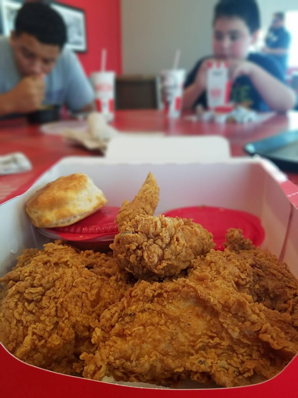 KFC | restaurant | 1609 E 2nd St, Edmond, OK 73034, USA | 4053402783 OR +1 405-340-2783