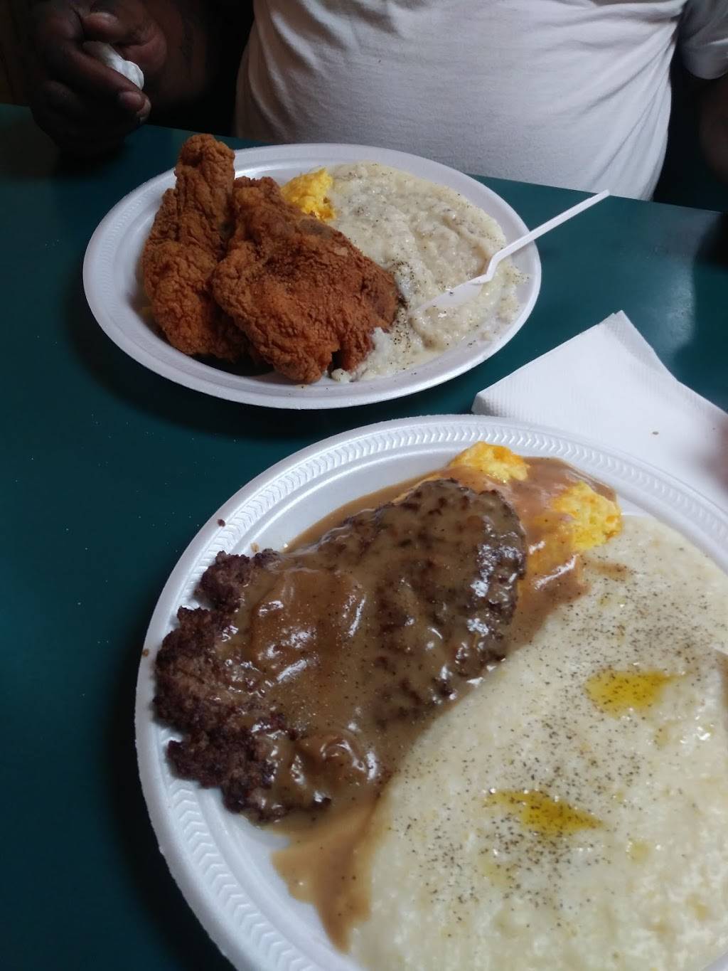 Nikis Food Shop | restaurant | 2200 Beatties Ford Rd, Charlotte, NC 28216, USA | 7043982638 OR +1 704-398-2638