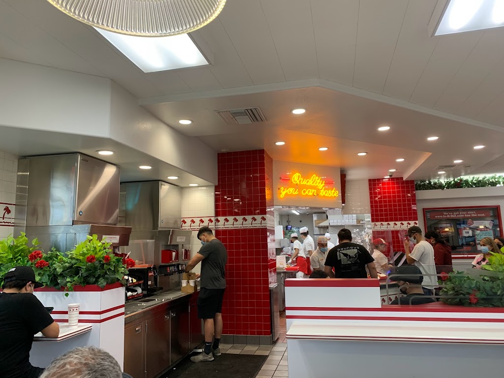 In-N-Out Burger | restaurant | 2390 S 4th St, El Centro, CA 92243, USA | 8007861000 OR +1 800-786-1000