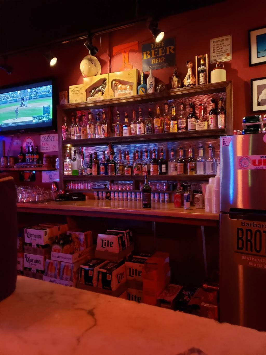 McAdoos Steak & Lounge | night club | 220 E Main St, Blytheville, AR 72315, USA | 8707639753 OR +1 870-763-9753