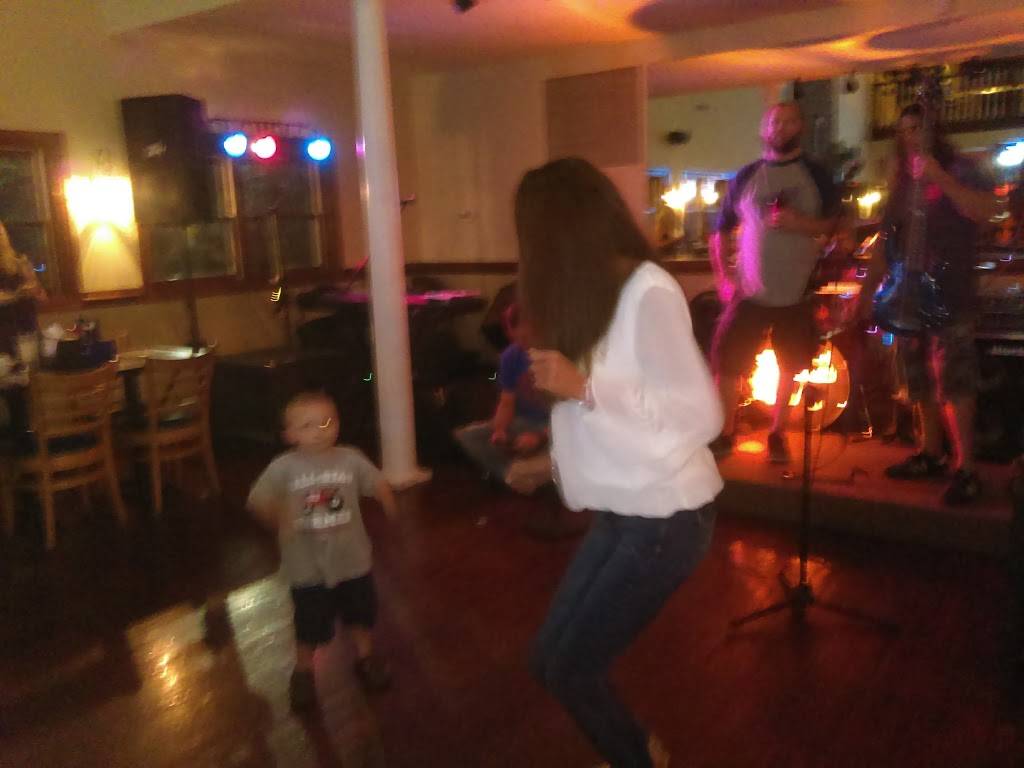 The White House at Badin Lake | restaurant | 286 Badin Shore Cir, New London, NC 28127, USA | 3364615253 OR +1 336-461-5253