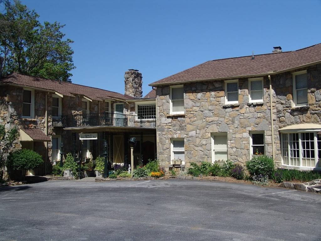 Echo Mountain Inn | restaurant | 2849 Laurel Park Hwy, Laurel Park, NC 28739, USA | 8286939626 OR +1 828-693-9626