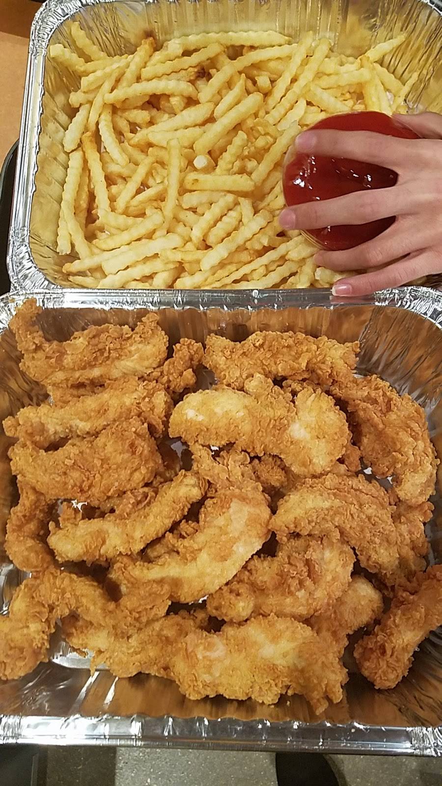 Raising Canes Chicken Fingers | meal takeaway | 2255 W Northwest Hwy, Dallas, TX 75220, USA | 2143537141 OR +1 214-353-7141