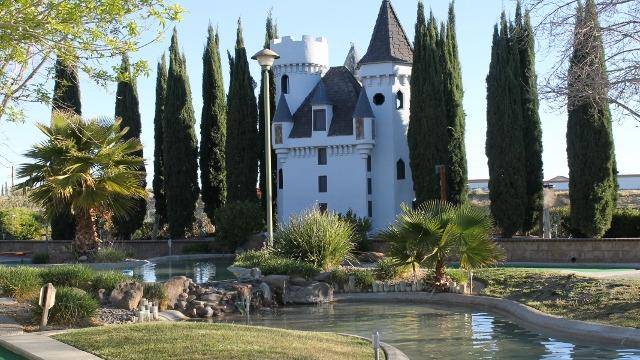 Mulligan Family Fun Center | restaurant | 525 W Ave P-4, Palmdale, CA 93551, USA | 6612731407 OR +1 661-273-1407