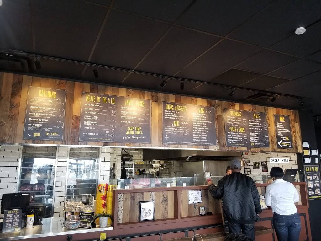 Dickeys Barbecue Pit | restaurant | 116 E Compton Blvd, Compton, CA 90220, USA | 3108681444 OR +1 310-868-1444